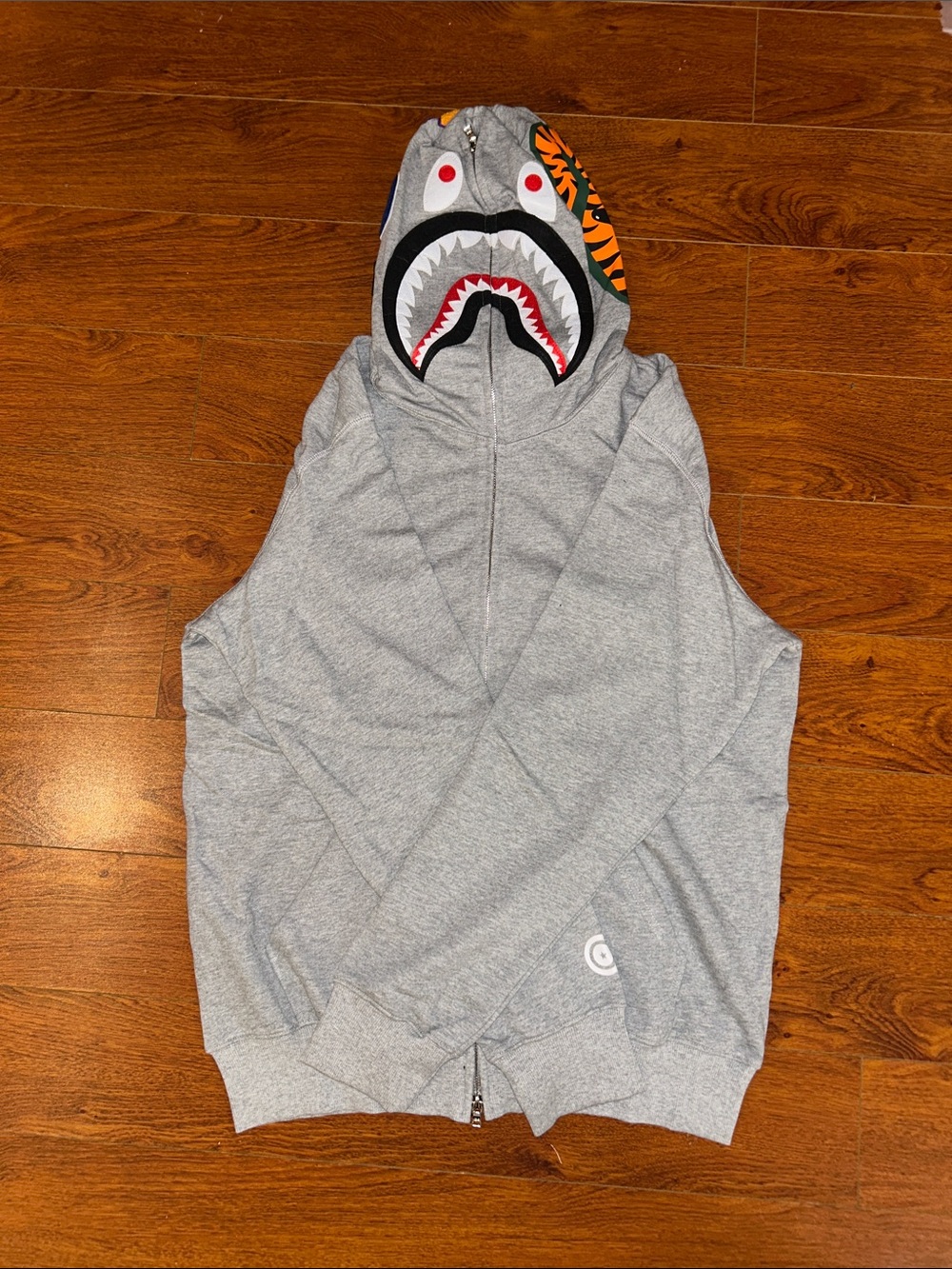 A bathing ape zip up hoodie (XL)
